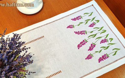 Lniany bieżnik ręcznie haftowany " Lawenda"