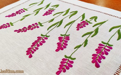 Lniany bieżnik ręcznie haftowany " Lawenda"