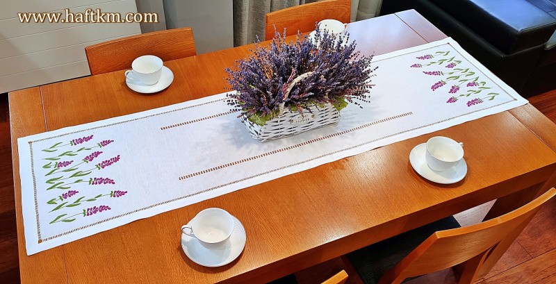 Lniany bieżnik ręcznie haftowany " Lawenda"