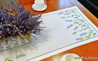 Lniany bieżnik ręcznie haftowany " Lawenda"
