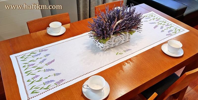 Lniany bieżnik ręcznie haftowany " Lawenda"
