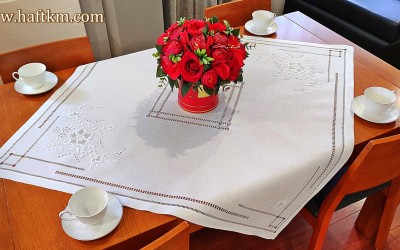  Lniana serweta, ręcznie haftowana  " Róża makowska "