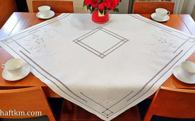  Lniana serweta, ręcznie haftowana  " Róża makowska "