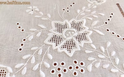  Lniana serweta, ręcznie haftowana  " Róża makowska "