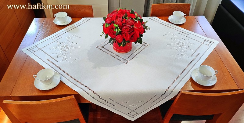  Lniana serweta, ręcznie haftowana  " Róża makowska "