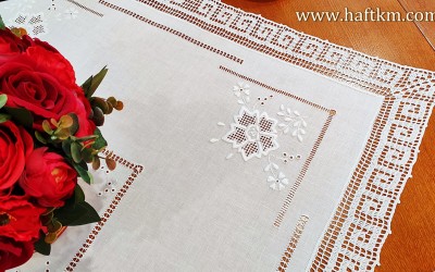 Ręcznie haftowany obrus " Róża makowska "