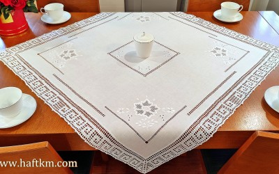 Ręcznie haftowany obrus " Róża makowska "