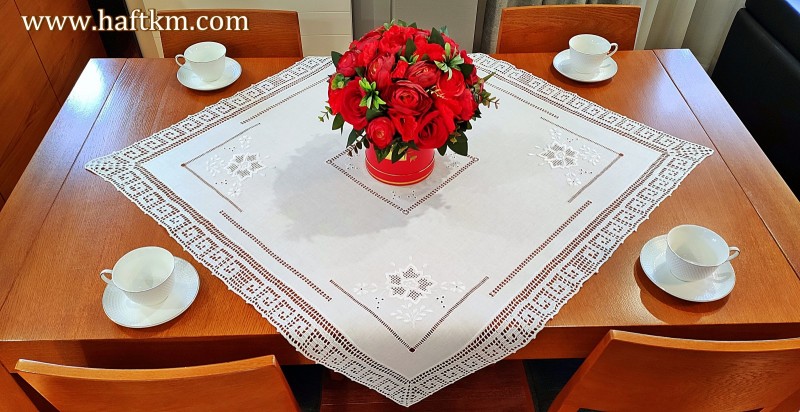 Ręcznie haftowany obrus " Róża makowska "