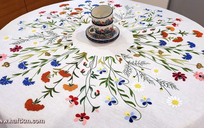 Obrus ręcznie haftowany " Górska łąka "