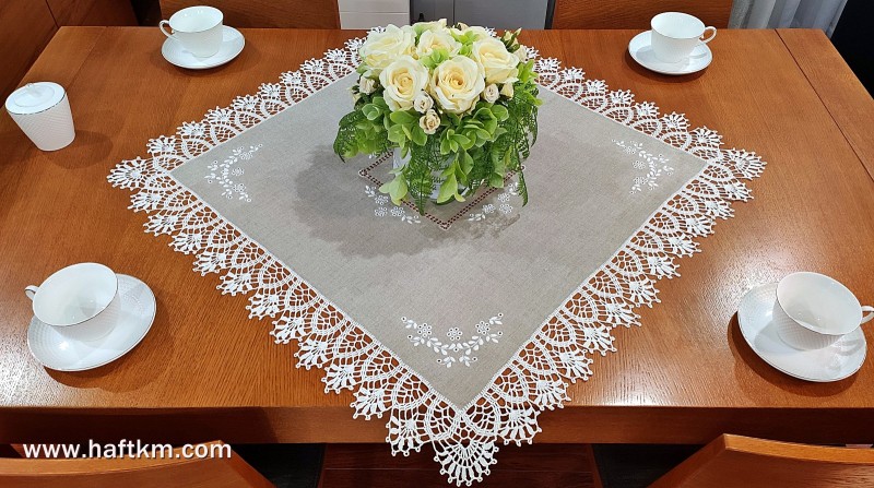 Elegancka serweta z haftem angielskim