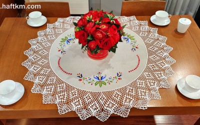 Lniany obrus z motywem kaszubskim.