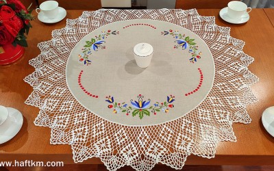 Lniany obrus z motywem kaszubskim.