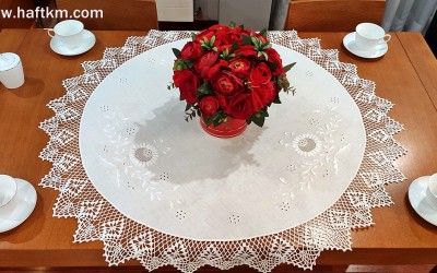 Ręcznie haftowana serweta  Jaskra makowska 