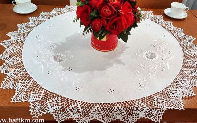 Ręcznie haftowana serweta  Jaskra makowska "