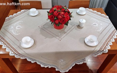 Ręcznie haftowany obrus " Tulipan "