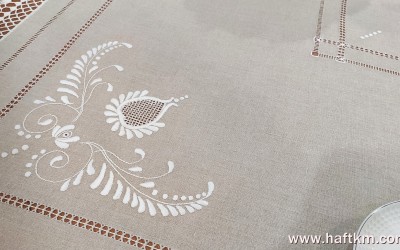 Ręcznie haftowany obrus " Tulipan "