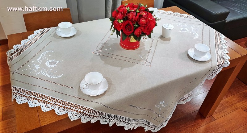 Ręcznie haftowany obrus " Tulipan "