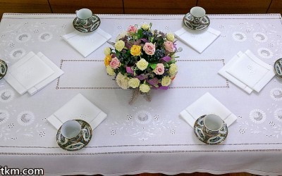 Ekskluzywny obrus z przepięknym wzorem  " Jaskra makowska "