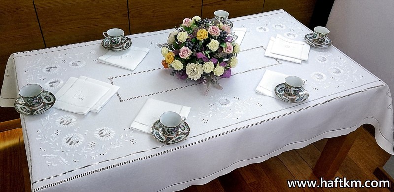 Ekskluzywny obrus z przepięknym wzorem  " Jaskra makowska "