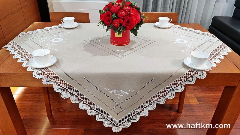 Ręcznie haftowany obrus " Jaskra makowska " "