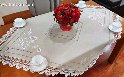 Przepiękny obrus ręcznie haftowany "Kwiat lotosu"