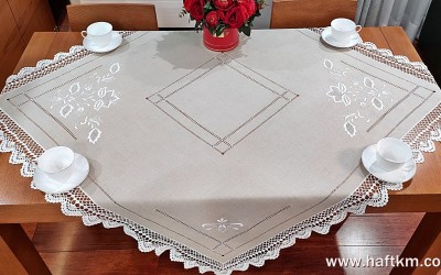 Przepiękny obrus ręcznie haftowany "Kwiat lotosu"