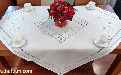 Ekskluzywna serweta ręcznie haftowana 