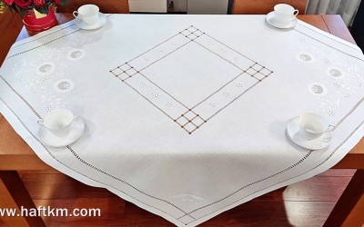 Ekskluzywna serweta ręcznie haftowana " Jaskra "