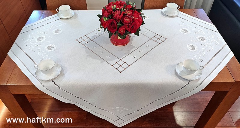 Ekskluzywna serweta ręcznie haftowana " Jaskra "