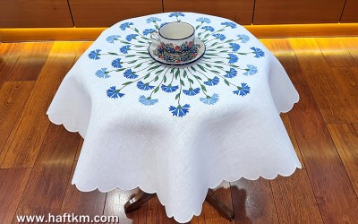 Piękny obrus z motywem kwiatowym " Chabry "