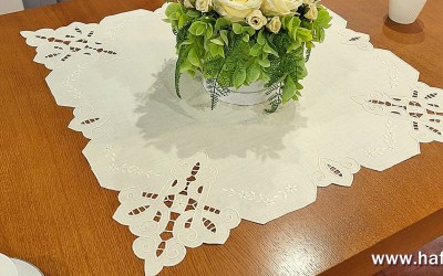 Serweta haft richelieu.