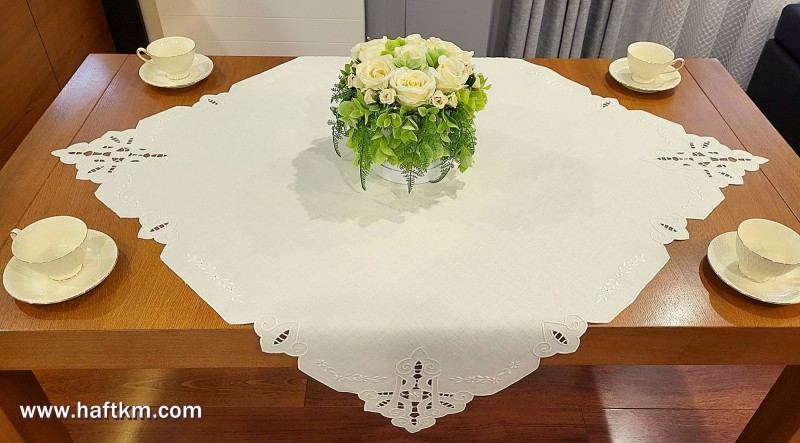 Misterna serweta, haft richelieu.