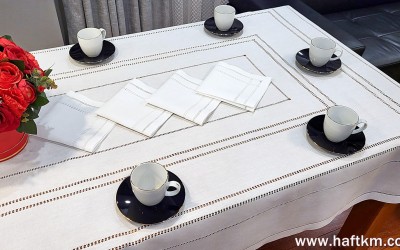 Ręcznie haftowany obrus  z mereżką.