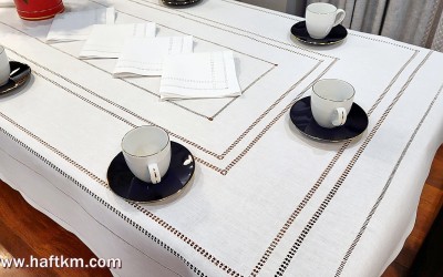Ręcznie haftowany obrus  z mereżką.