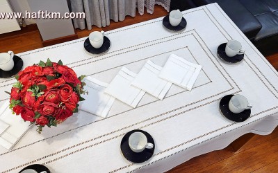 Ręcznie haftowany obrus  z mereżką.