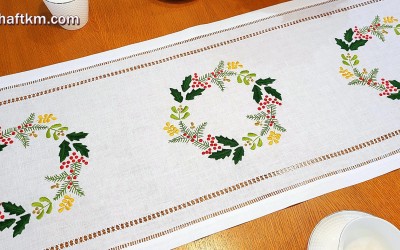 Bieżnik z motywem świątecznym " wianek"