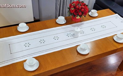 Ręcznie haftowany bieżnik 