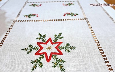 Bieżnik z motywem świątecznym " Czerwone gwiazdki "