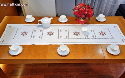 Bieżnik z motywem świątecznym " Czerwone gwiazdki "