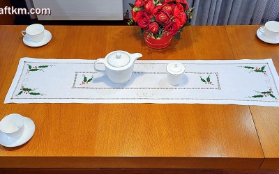 Bieżnik świąteczny " Ostrokrzew "