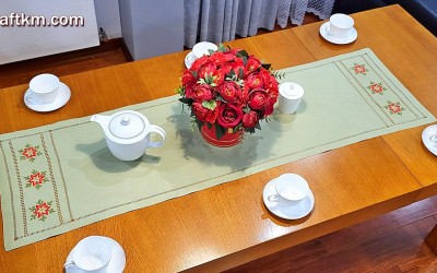 Uroczy bieżnik świąteczny 