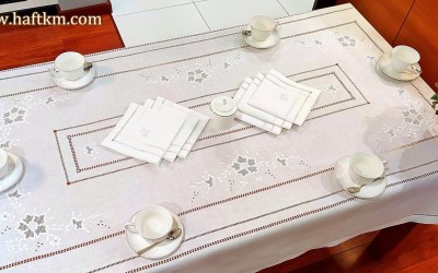 Ręcznie haftowany obrus  " Róża makowska "