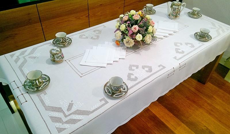 Piękny obrus lniany " Geometria "