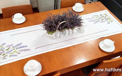 Lniany bieżnik, haft ręczny " Lawenda"