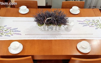 Lniany bieżnik, haft ręczny " Lawenda"