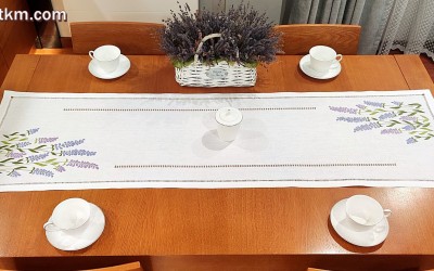 Lniany bieżnik, haft ręczny " Lawenda"