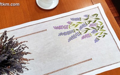 Lniany bieżnik, haft ręczny " Lawenda"