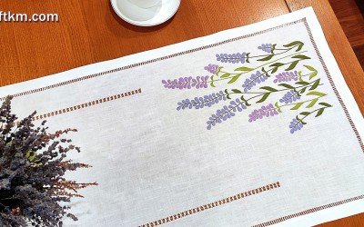 Lniany bieżnik, haft ręczny " Lawenda"