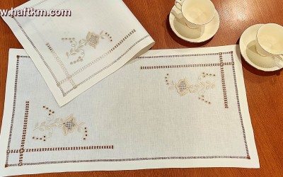 Ręcznie haftowany bieżnik " Różyczki toledo "