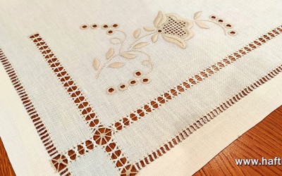 Ręcznie haftowany bieżnik " Różyczki toledo "